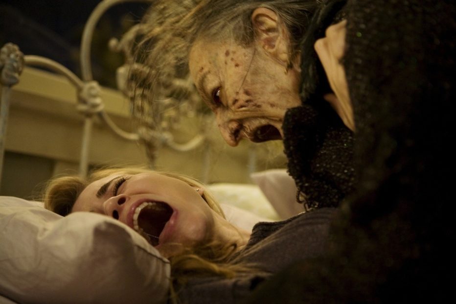 Drag-Me-to-Hell-2009-Sam-Raimi-02.jpg