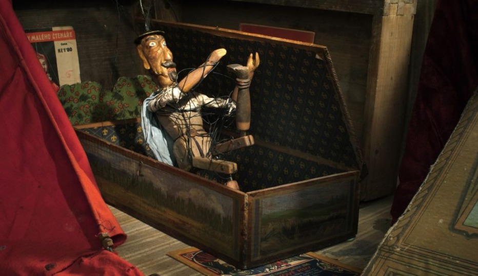 toys-in-the-attic-2009-jiri-barta-10.jpg