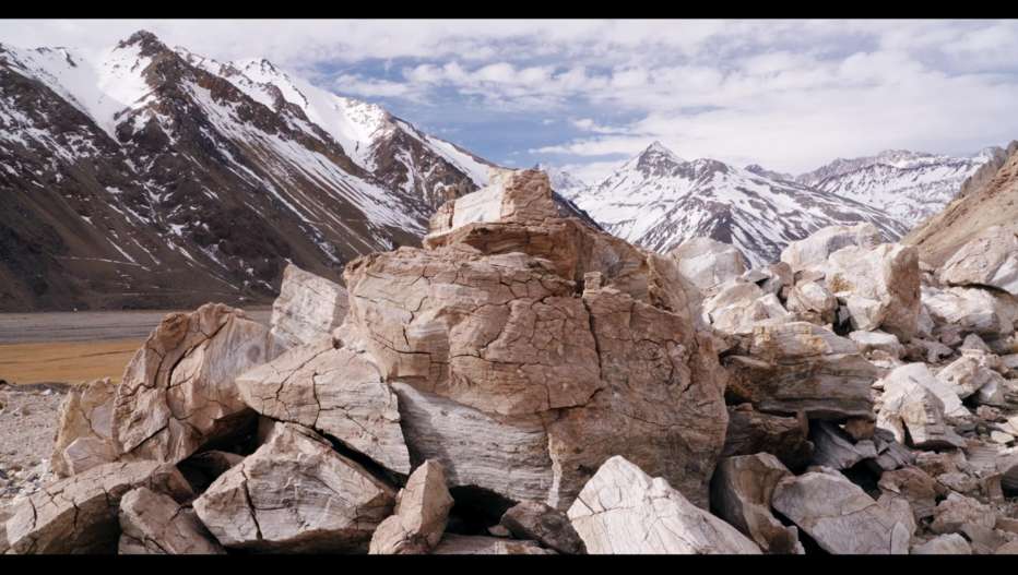 La-cordillera-de-los-sueños-2019-Patricio-Guzmán-002.jpg