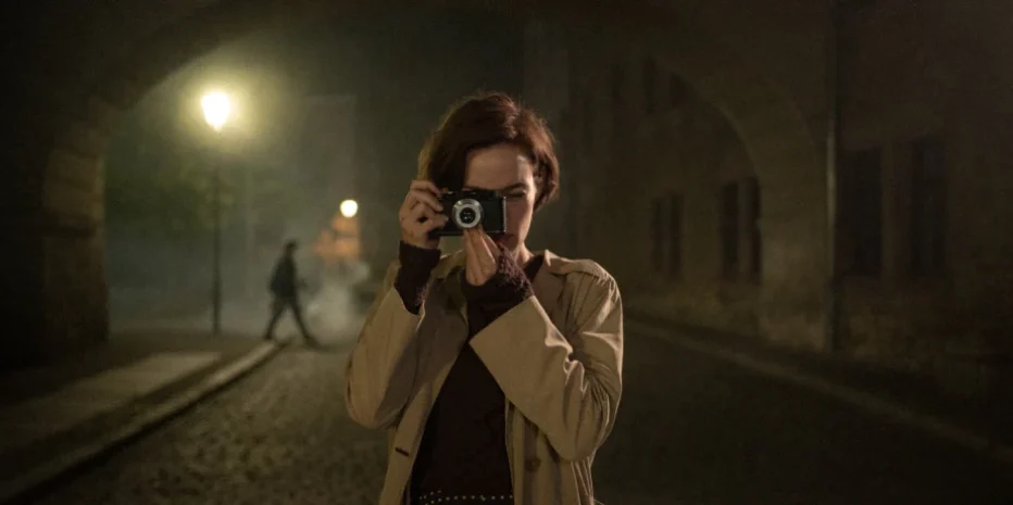 La ragazza con la Leica